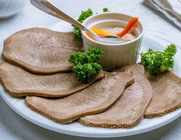 Идеален для новогоднего стола: как выбрать язык, рассказали эксперты программы "О самом главном"