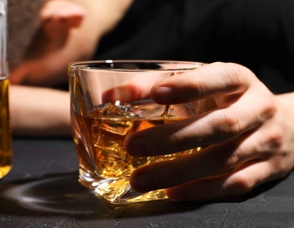 Даже умеренное количество алкоголя повышает риск рака, показали исследования