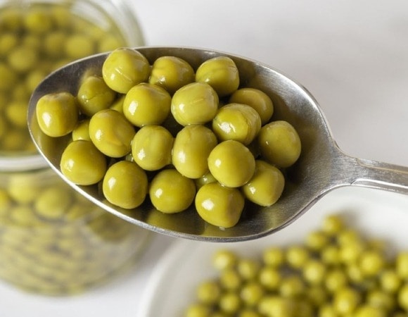 У популярных брендов зеленого горошка нашли нарушения: две альтернативы для тех, кто не готов рисковать