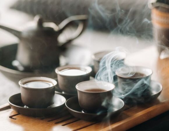 Гастроэнтеролог объяснила, как нельзя пить чай: приводит к болям и раздражению, обостряет хронические болезни