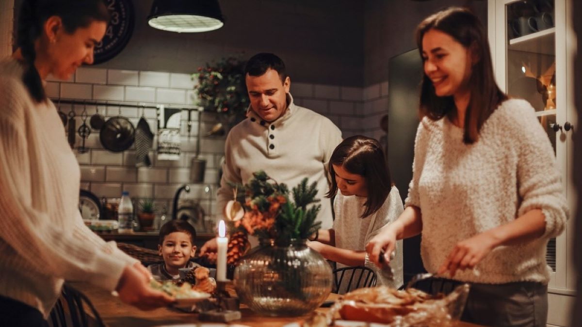 Магия Нового года в историях: читатели "Едим Дома" поделились семейными традициями 