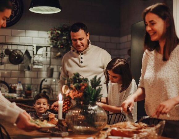 Магия Нового года в историях: читатели "Едим Дома" поделились семейными традициями 