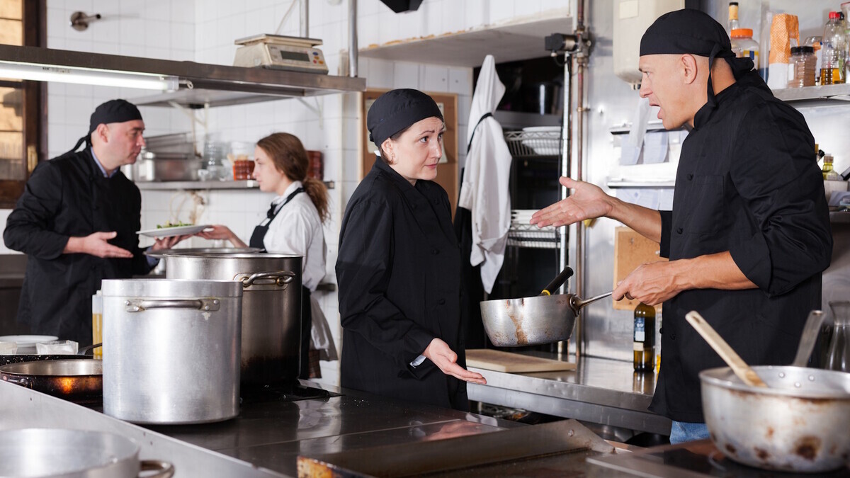 "Да, бывает именно так": шеф-повар Алексей Беседин рассказал, что в фильмах о профессиональной кухне правда, а что — выдумка