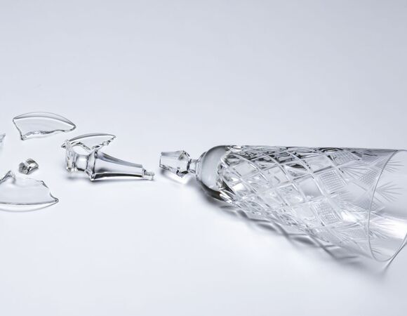 Лайфхак, как эффективно собрать осколки и не пораниться: хлеб всему голова и здесь