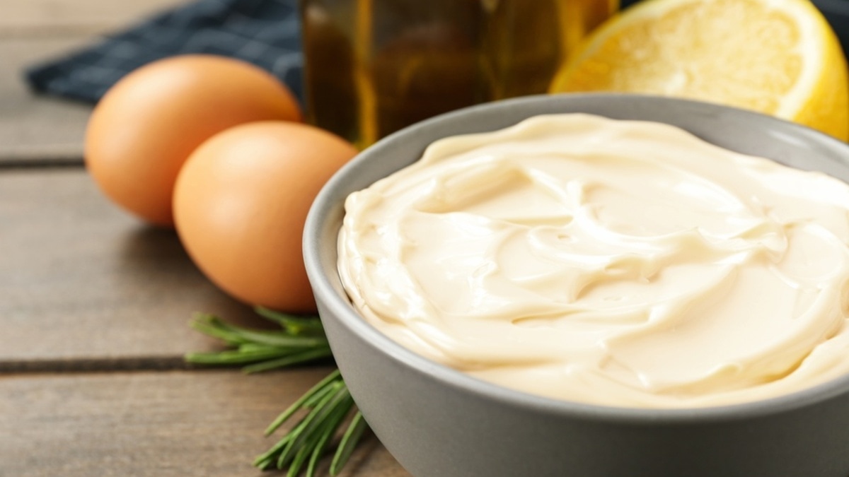 Биолог посоветовала не заправлять салаты майонезом, если за столом есть дети Биолог посоветовала не заправлять салаты майонезом, если за столом есть дети