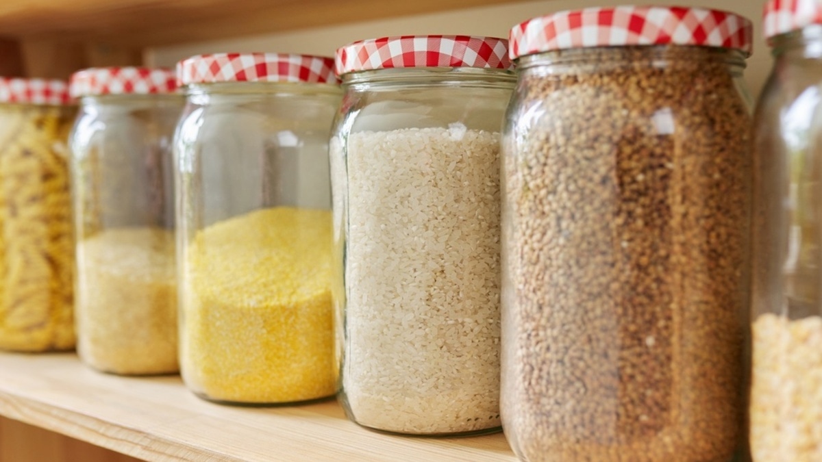 Жучки в муке: стало известно, почему они появляются даже в чистом доме 