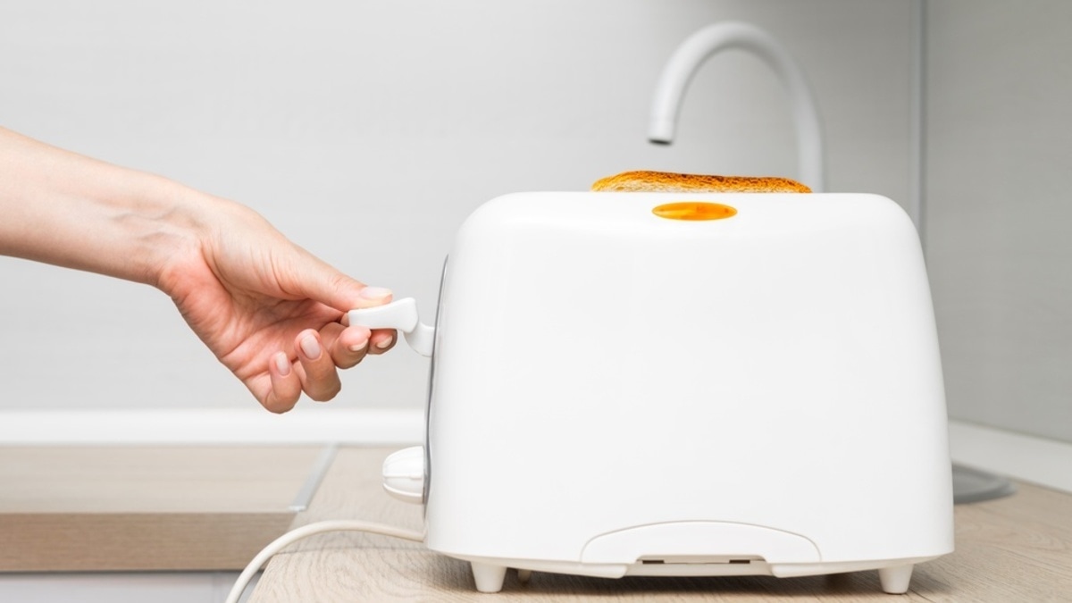 Техника на кухне "портит" воздух, как выхлопные газы автомобилей: как правильно ей пользоваться?