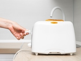 Техника на кухне "портит" воздух, как выхлопные газы автомобилей: как правильно ей пользоваться?