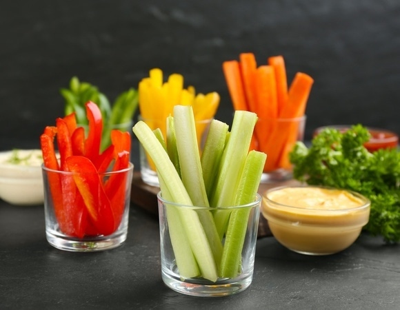 Шеф-повар объяснил, как элегантно "встроить" дипы в новогодний стол: заменяют нарезку, готовятся быстро и хорошо хранятся