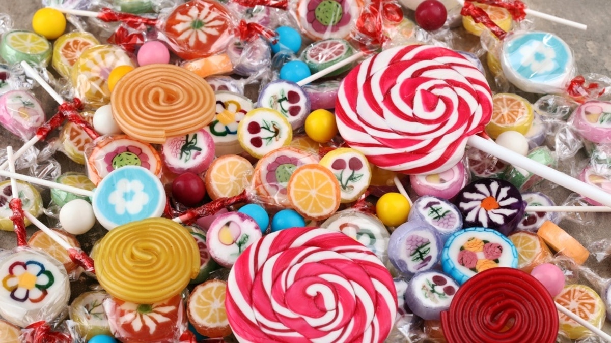 Диетолог вычислил самую вредную конфету в детских новогодних подарках