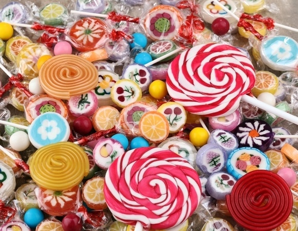 Диетолог вычислил самую вредную конфету в детских новогодних подарках 