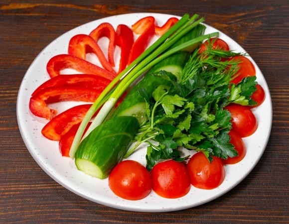 Не в овощах дело: шеф раскрыл секрет, как не дать праздничным нарезкам заветриться