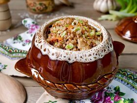 Горячее в горшочках с приятным карамельным вкусом: понадобится неожиданный ингредиент