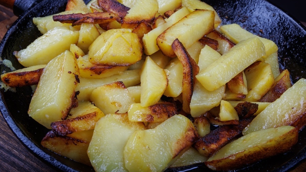 Стало известно, почему нельзя хранить готовую еду в чугунной посуде