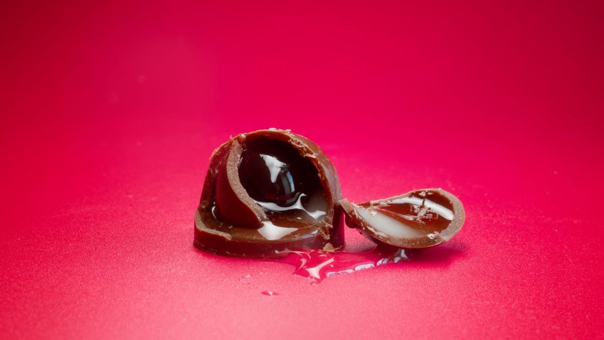 Нарколог объяснил, в чем проблема конфет с алкоголем: не безобидный десерт