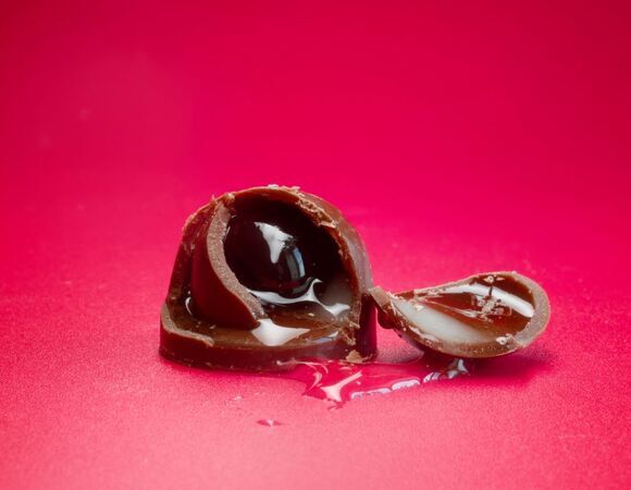 Нарколог объяснил, в чем проблема конфет с алкоголем: не безобидный десерт