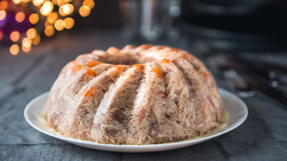 Не трогай это даже на Новый год: кому нельзя есть холодец, рассказала нутрициолог 