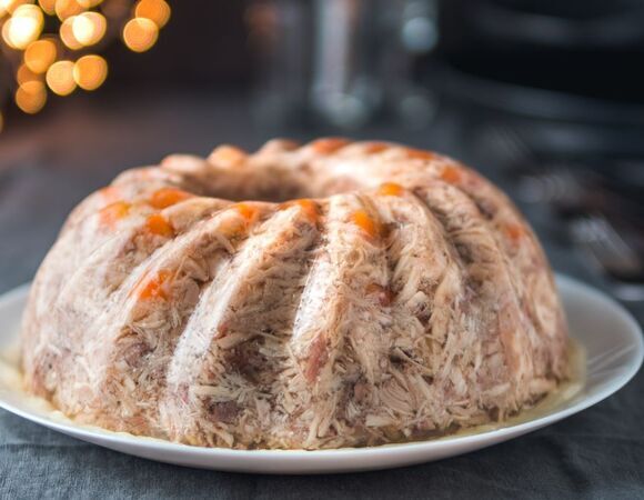 Не трогай это даже на Новый год: кому нельзя есть холодец, рассказала нутрициолог 