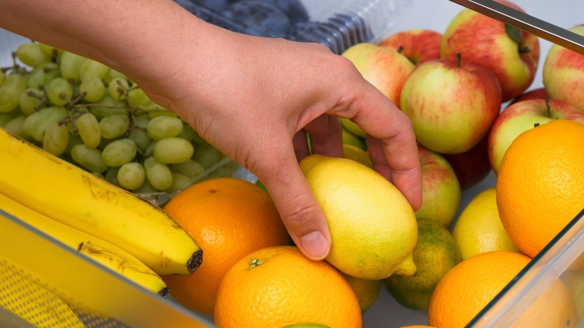 Ящик для овощей — самое важное место в холодильнике: что еще там можно хранить?