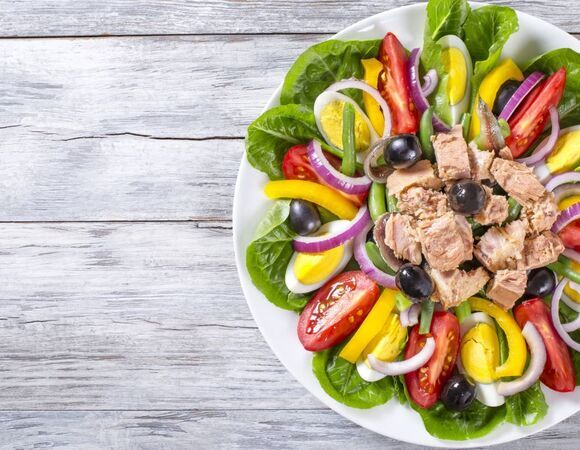 Если не нравится тунец: шеф-повар  объяснил, чем можно заменить рыбу в салате "Нисуаз"