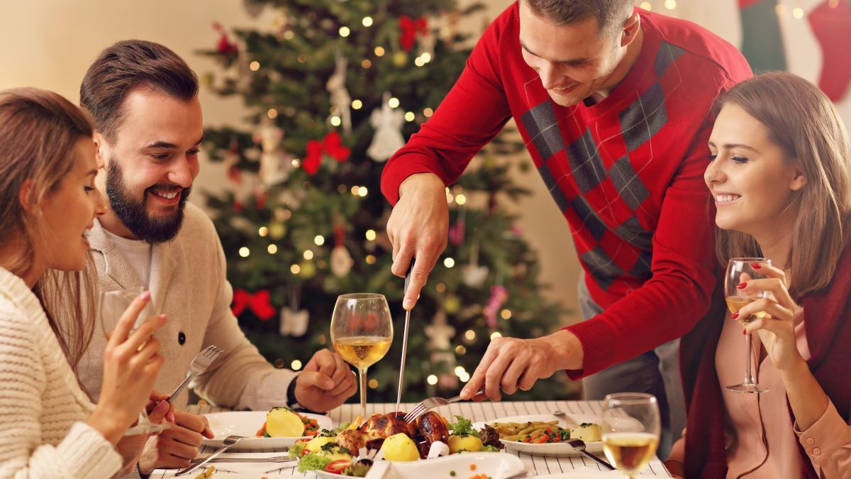 "Синдром праздничного сердца": как новогодние застолья влияют на наш "мотор" и что с этим делать