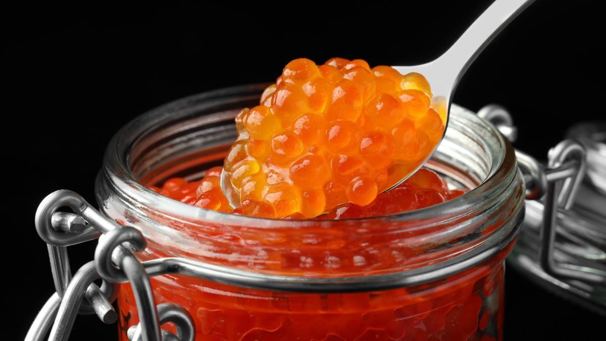 У пяти брендов красной икры обнаружили кишечную палочку: как научиться делать продукт, чтобы не рисковать на Новый год