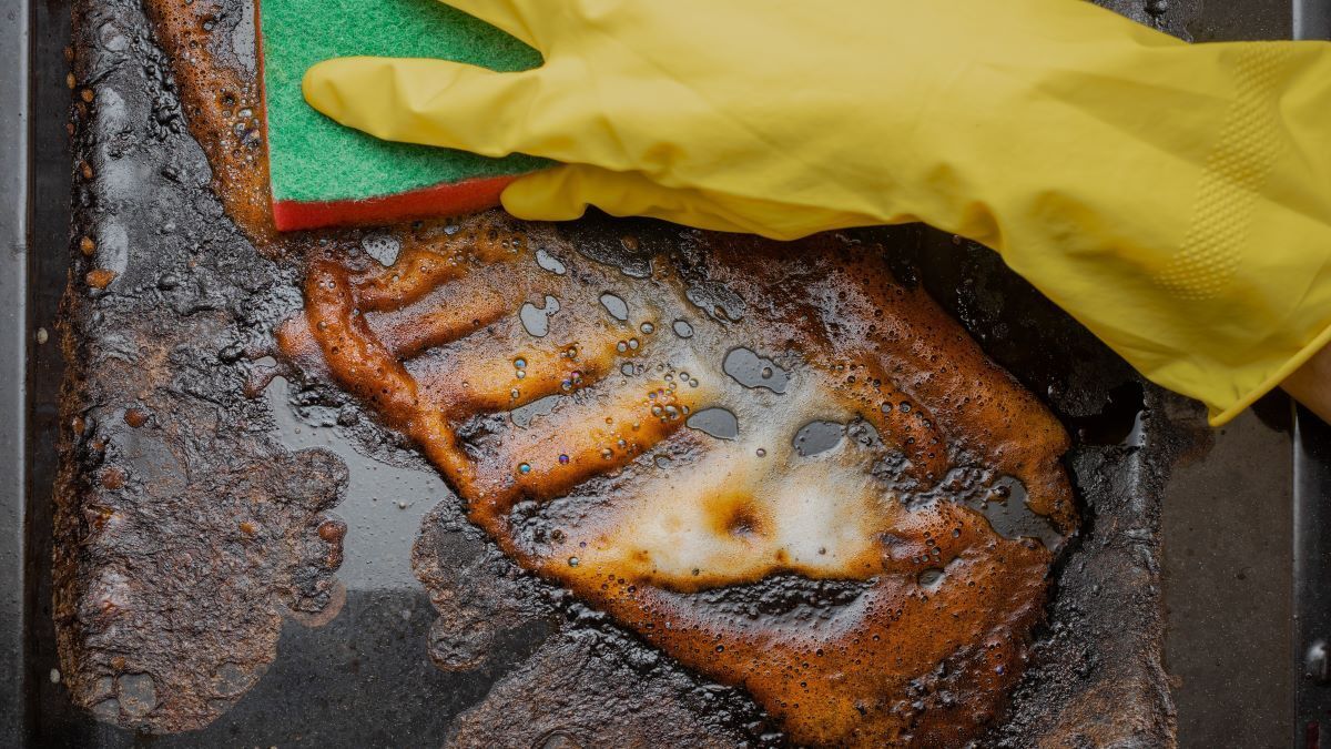 2 экологичных способа отмыть неотмываемые противни + совет, как не допускать такого впредь