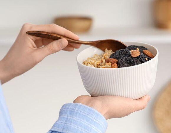 Секреты "ленивой" овсянки от Гордона Рамзи: одно действие, и наутро вы будете завтракать с особым удовольствием