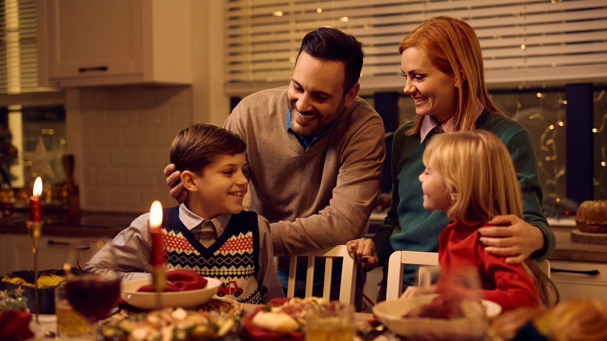 Новогодний стол не навредит ребенку: детский гастроэнтеролог дала советы по застолью — "Это не культ еды"