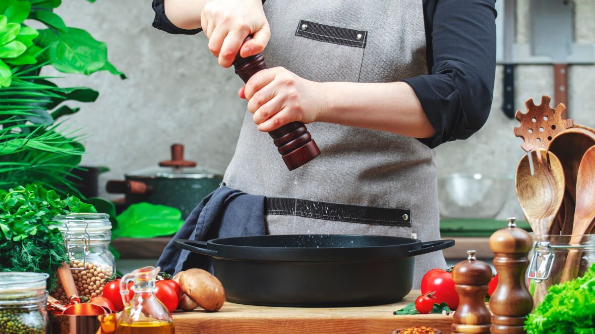 Специи, сыры и суповая смесь: топ-6 продуктов, которые всегда под рукой у личных поваров — берем на заметку