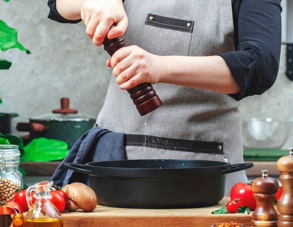 Специи, сыры и суповая смесь: топ-6 продуктов, которые всегда под рукой у личных поваров — берем на заметку