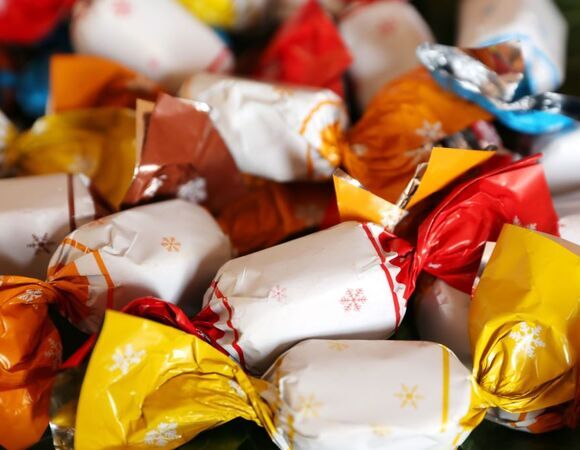 Главная ошибка родителей в новогодние праздники: чем нельзя кормить детей в период каникул