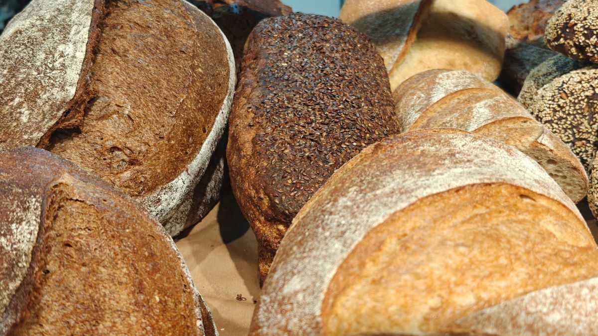 Эксперты назвали самые полезные виды хлеба: ржаной и на закваске тоже в списке