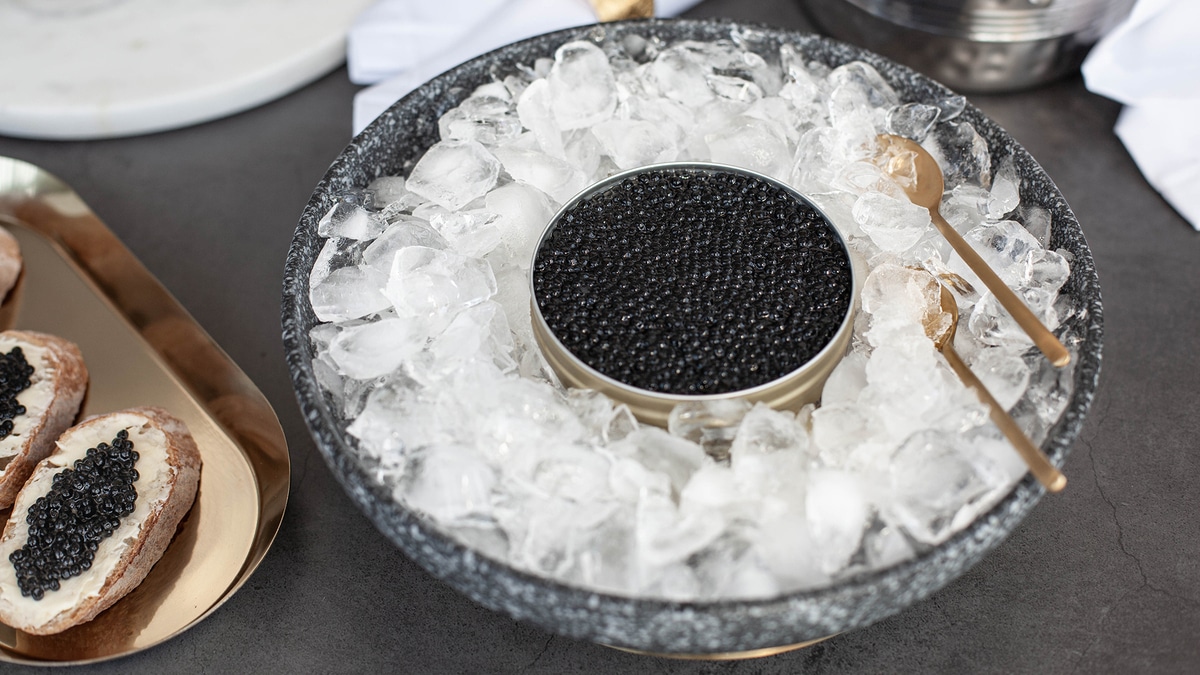 Когда и как черная икра стала деликатесом Когда и как черная икра стала деликатесом