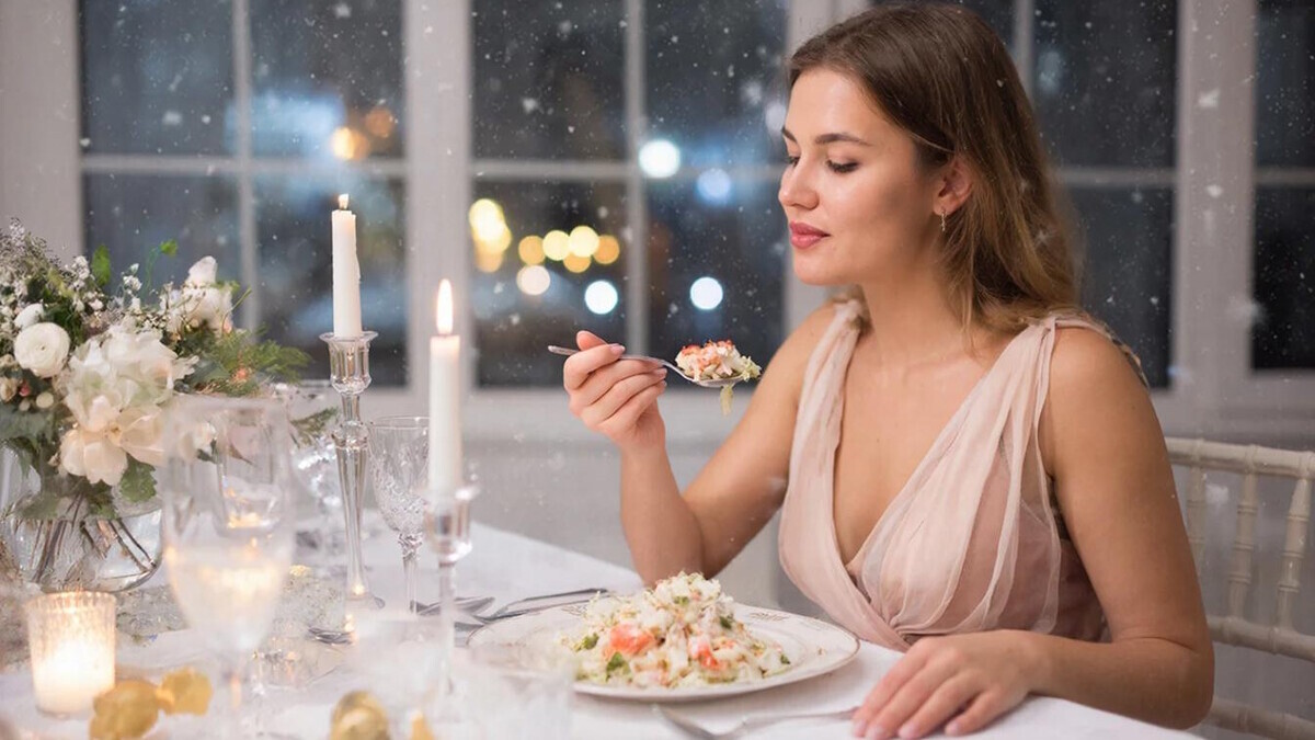 Вкусный и полезный крабовый салат от звезд: Ирина Слуцкая и Юлия Михалкова поделились своими секретами