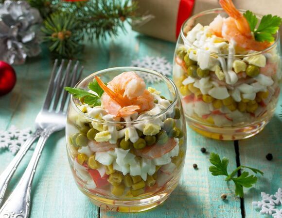 Вкусный и полезный крабовый салат от звезд: Ирина Слуцкая и Юлия Михалкова поделились своими секретами