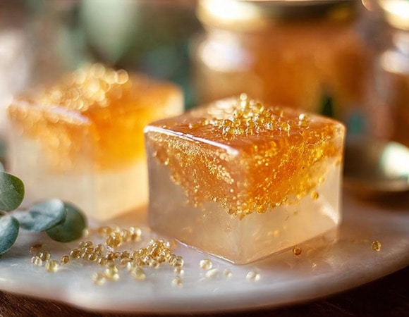 Необычная подача игристого в виде мармелада — шеф-повар научил, как сделать эффектный десерт