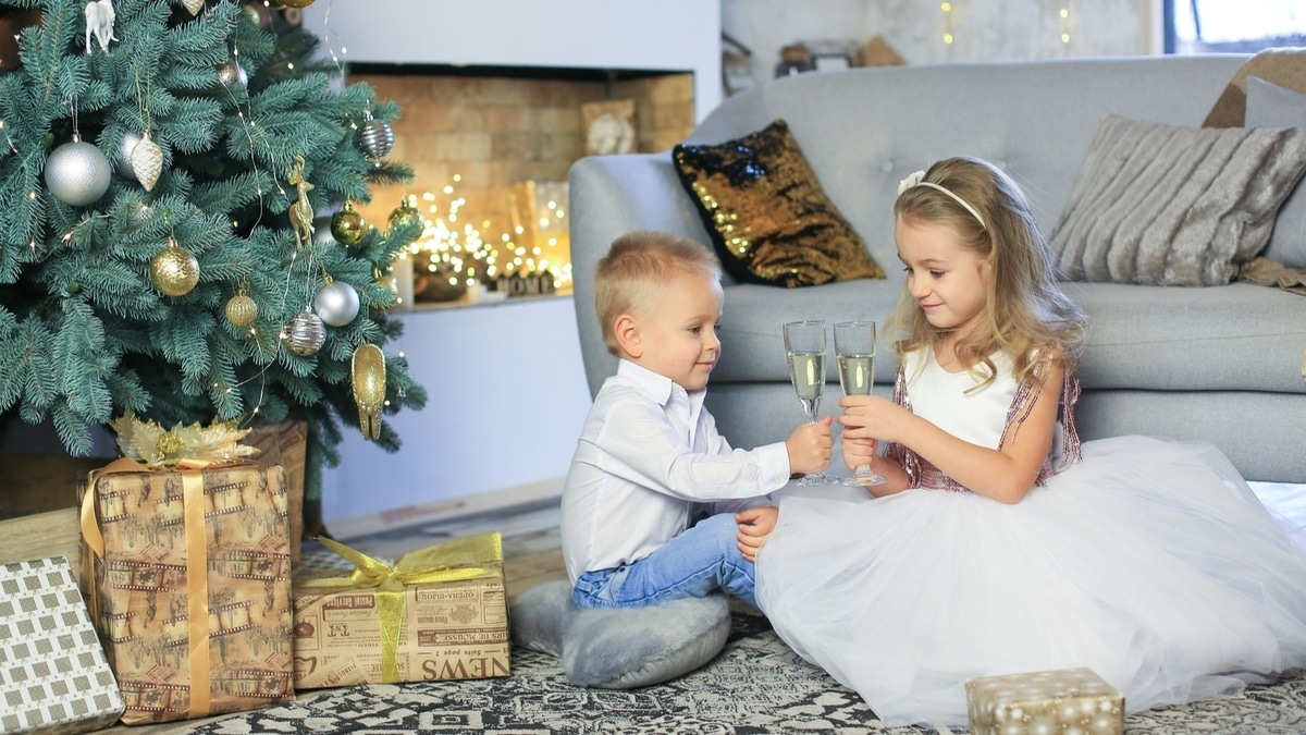 Родителям объяснили, почему детское шампанское — не лучший напиток для праздника