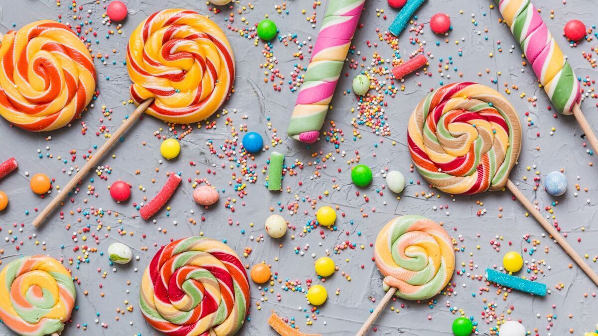 Риск удушья, вредные добавки и нагрузка на поджелудочную: что вы на самом деле дарите детям вместе со сладкими подарками