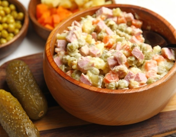 Стало известно, в какой стране подают самое дешевое и самое дорогое новогоднее блюдо 