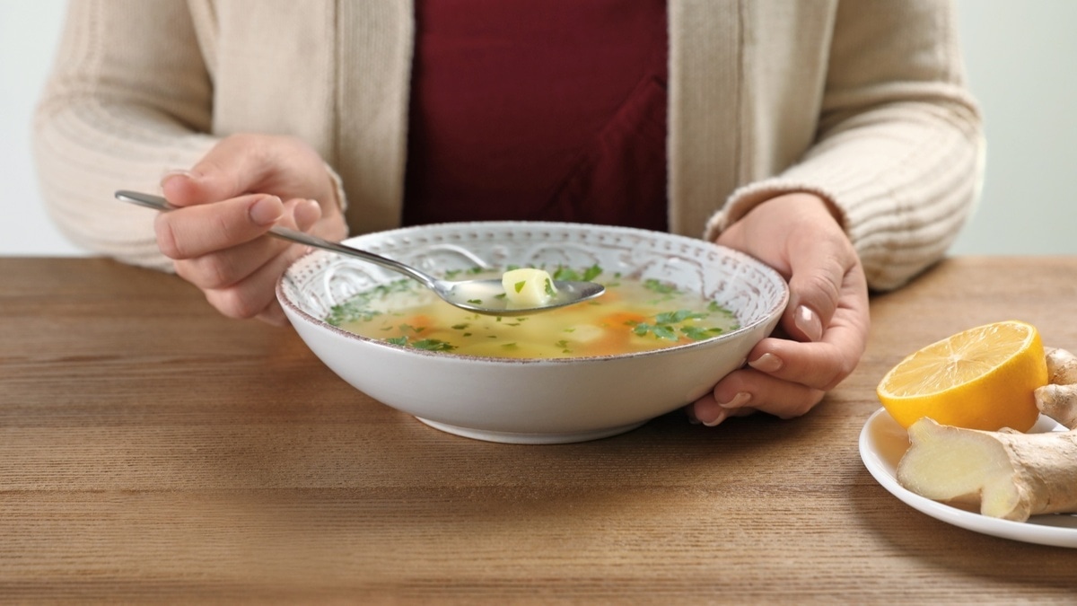 Что есть при гриппе и ОРВИ, чтобы восстановиться быстрее — напомнили в Роспотребнадзоре