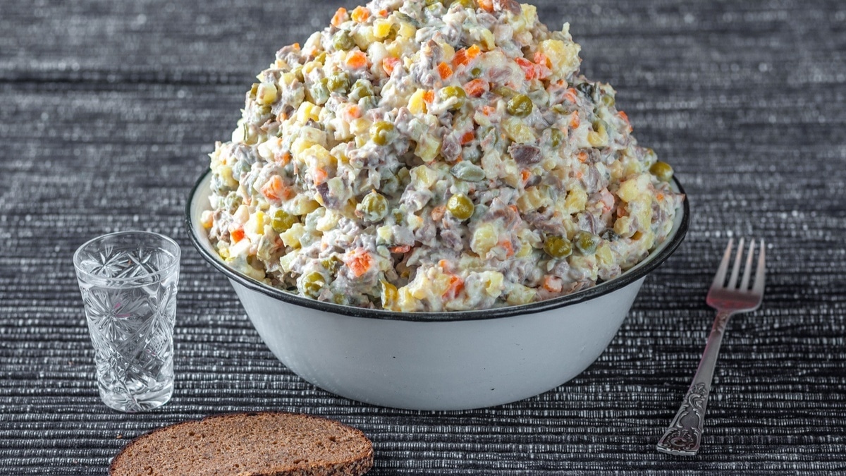 Академик Онищенко дал совет по организации новогоднего застолья: уберите 2 продукта — и будет идеально