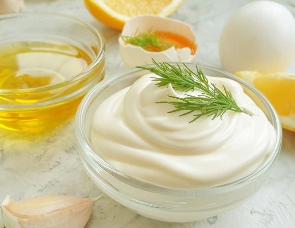 В чем разница между домашним и покупным майонезом?