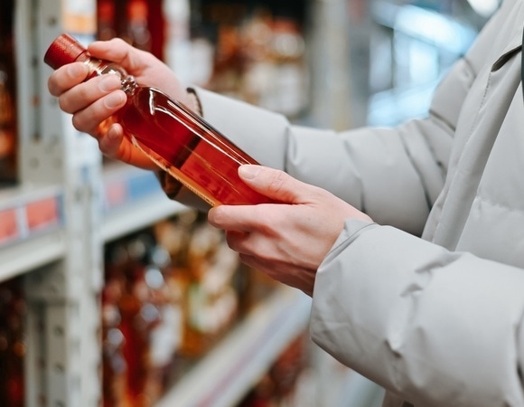 Минус 16% к празднику: россияне сократили покупки алкоголя перед Новым годом