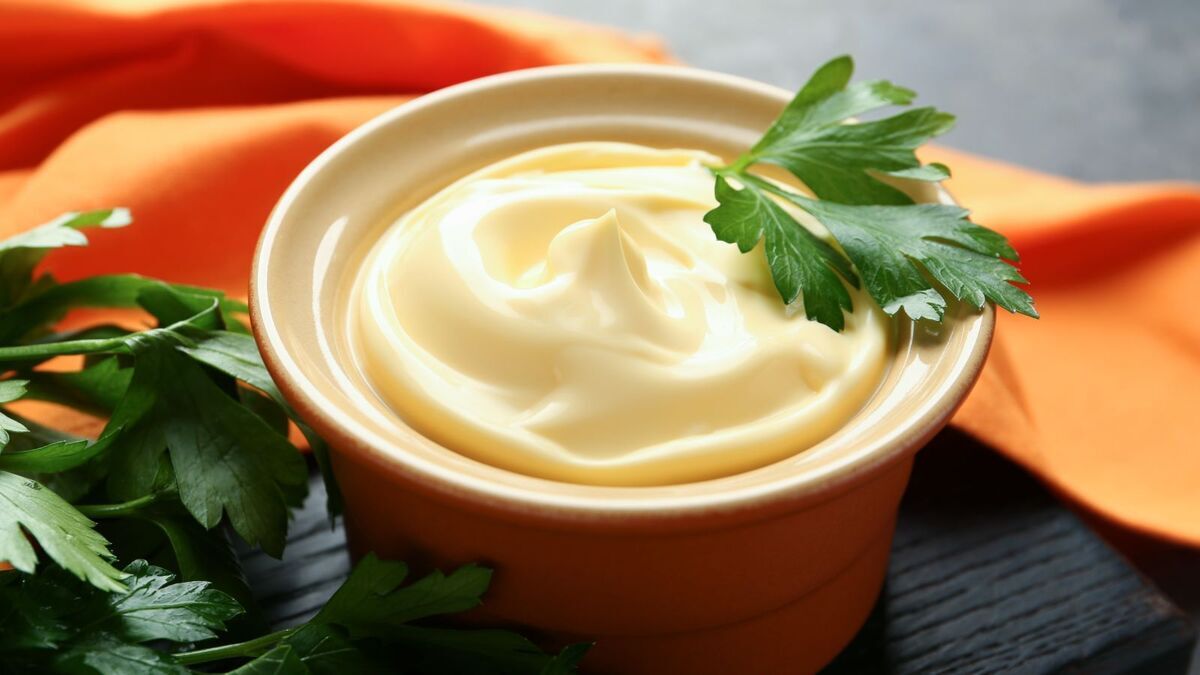 Риски от употребления майонеза и полезные альтернативы: рассказали эксперты программы "Живая еда" 