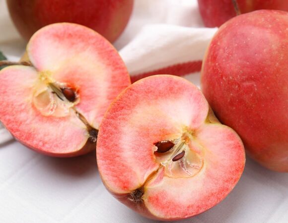 Хит соцсетей: новый сорт яблок покорил TikTok красотой и необычным вкусом