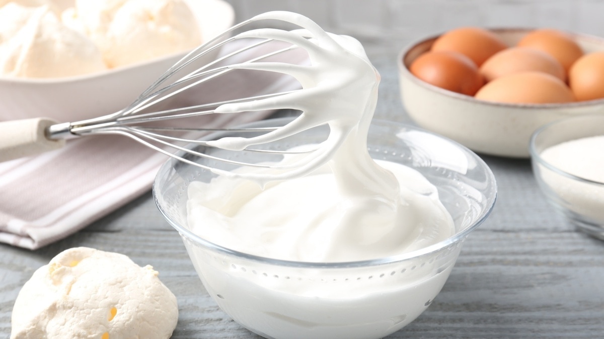 Не оплывут и не потекут: кондитеры сказали, какого одного продукта не хватает во взбитых сливках 
