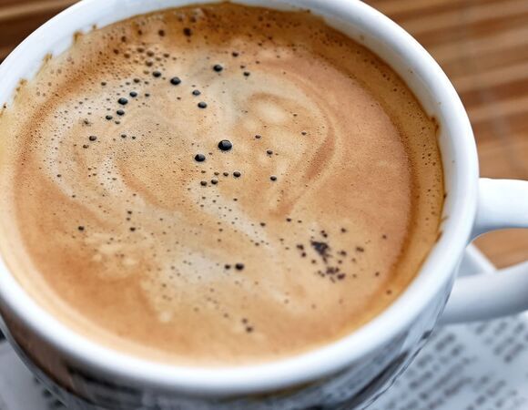 Лучшее время для первой чашки кофе: не с "первыми петухами", но и не в обед