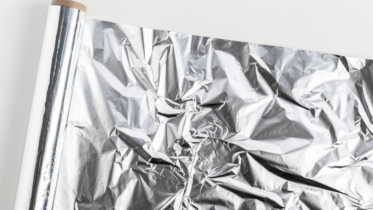 Блестящая или матовая: наконец стало ясно, какой стороной использовать фольгу на кухне Блестящая или матовая: наконец стало ясно, какой стороной использовать фольгу на кухне