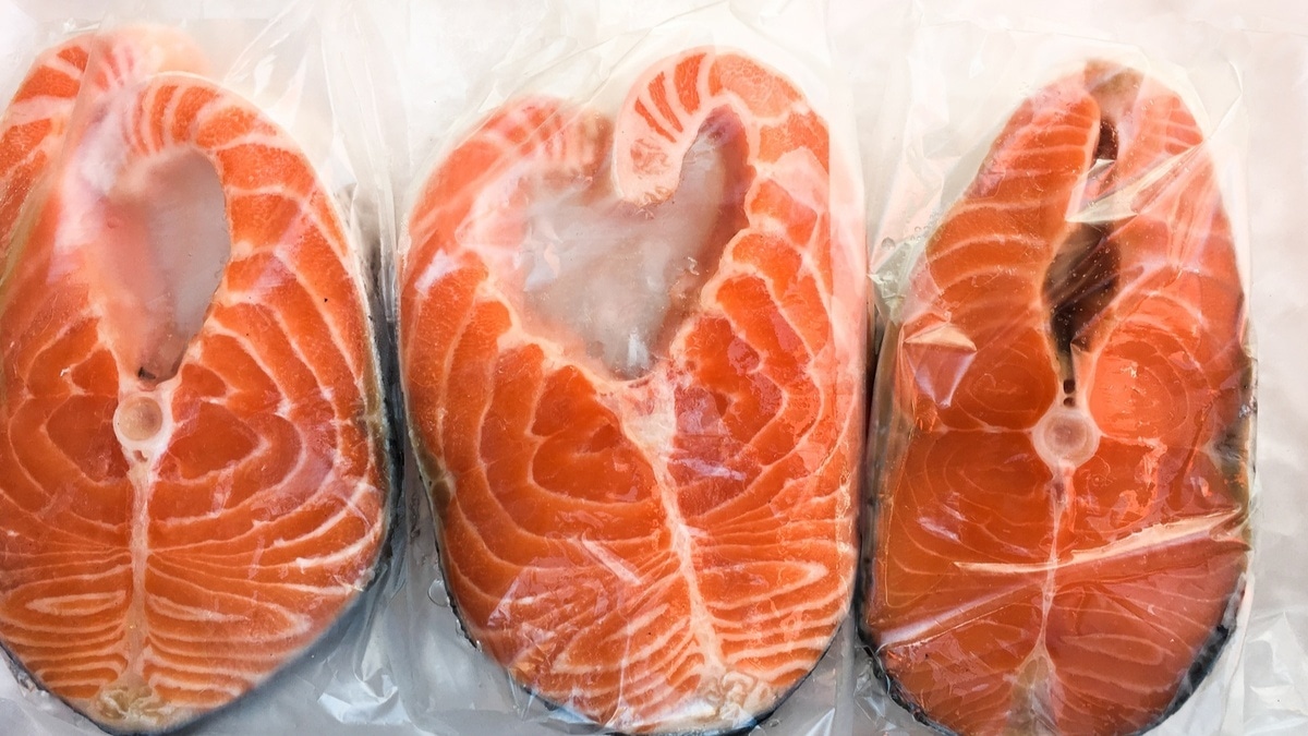 Сырую или жареную? Как правильно замораживать рыбу, чтобы окончательно не испортить ее вкус Сырую или жареную? Как правильно замораживать рыбу, чтобы окончательно не испортить ее вкус